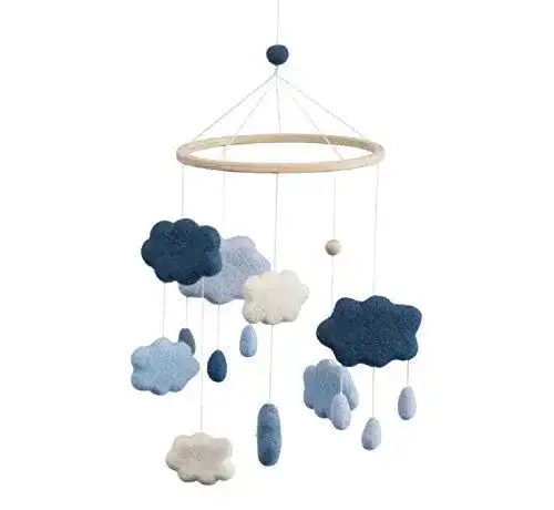 Baby-Mobile Sebra – Filz-Babymobile – Wolken – denim blue – Wolle