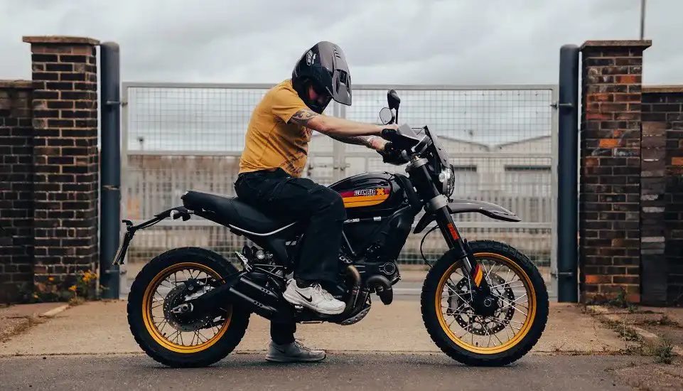Motorradhelm