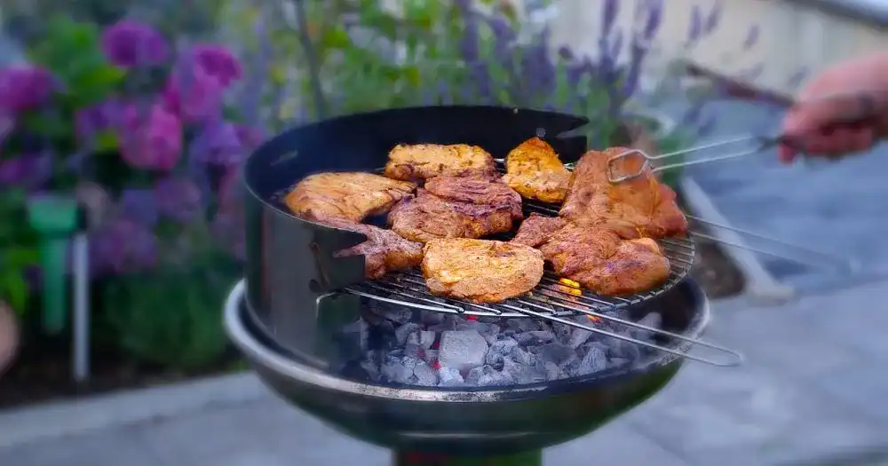 Holzkohlegrill