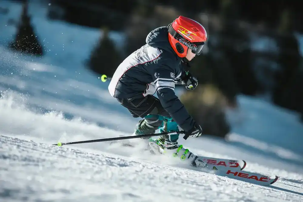 Skihelm-mit-Visier Skihelm-mit-Visier
