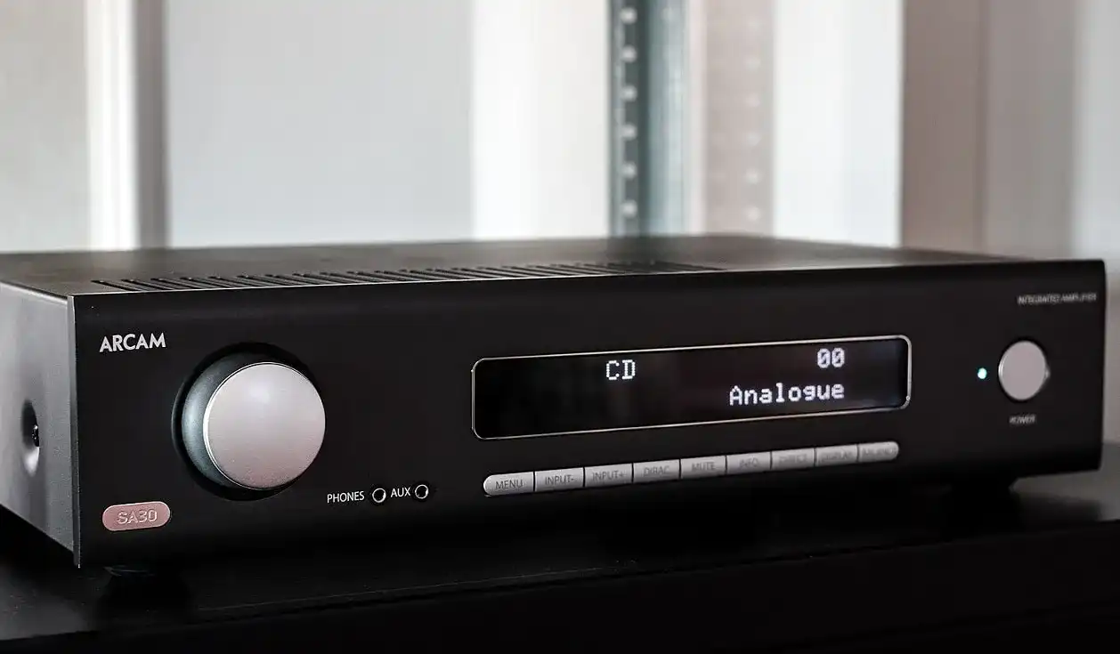 AV-Receiver AV-Receiver