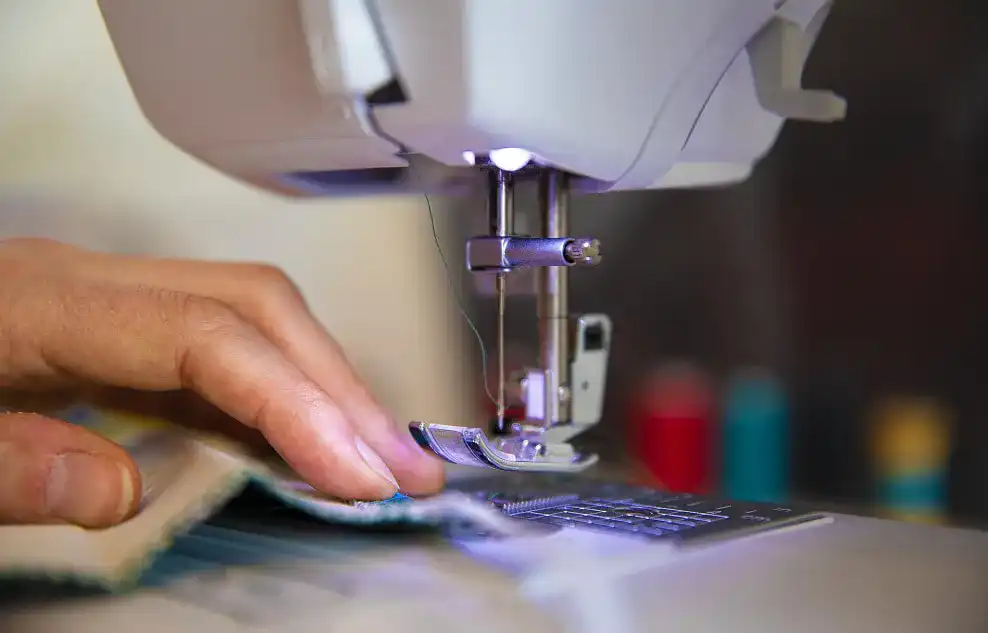 Overlock-Nähmaschine Overlock-Nähmaschine