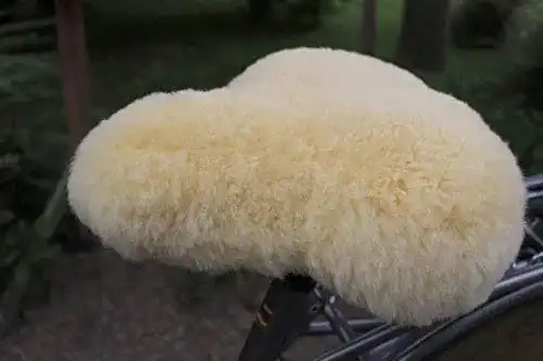 Fahrradsattelbezug Lammfell Förster-Fellnest, ungefärbtes Fell