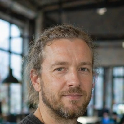 Maximilian F.