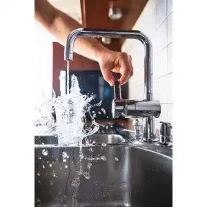 Untertisch-Wasserfilter