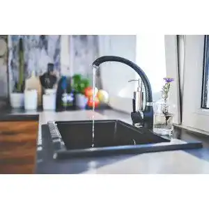Untertisch-Wasserfilter
