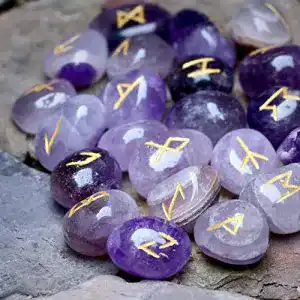 Runensteine Crocon Amethyst Edelstein ​​Set mit Elder Futhark