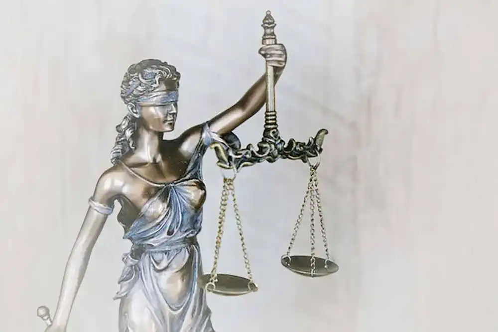Justitia-Statue Justitia-Statue