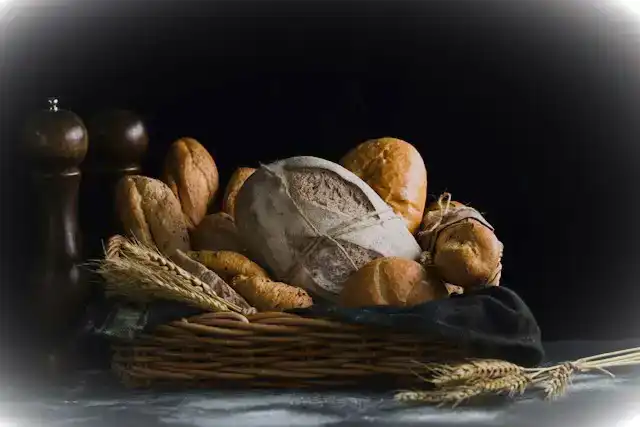 Brotkasten mit Schneidebrett Brotkasten mit Schneidebrett