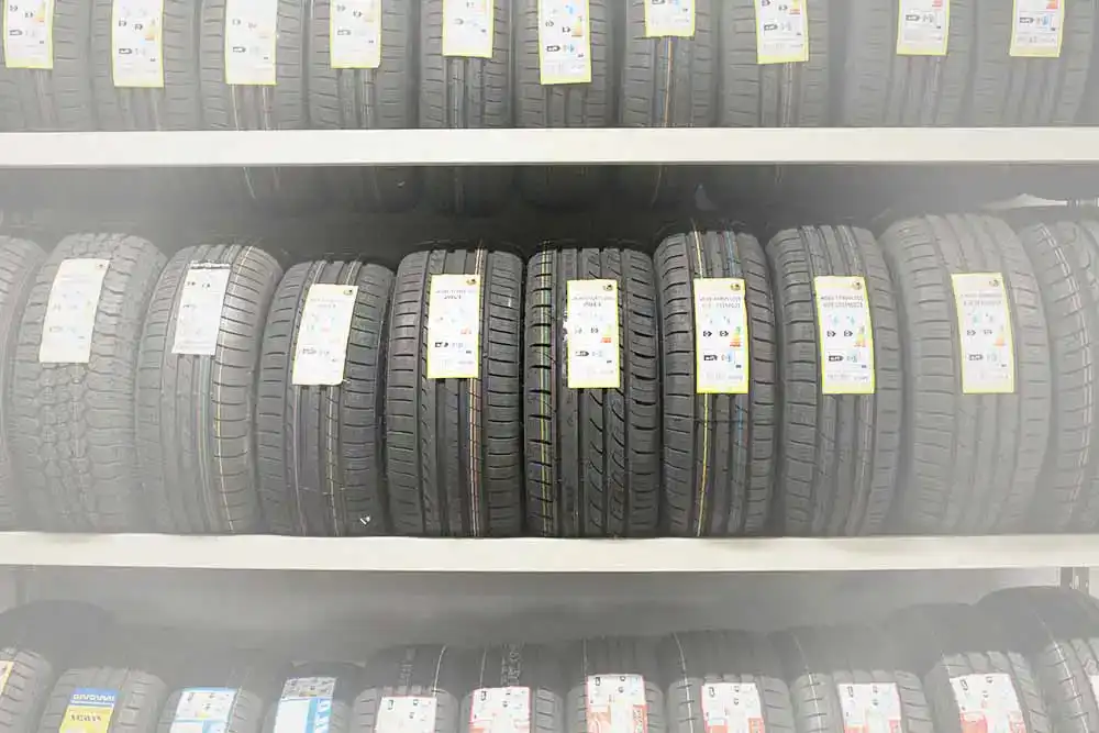 Ganzjahresreifen 23540 R19 Ganzjahresreifen 23540 R19