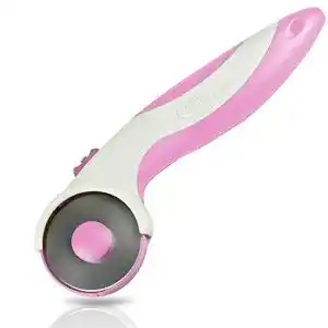 Rollschneider Destyx für Stoff mit 2 Ersatzklingen (45mm, pink)
