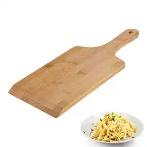 Spätzlebrett Westmark aus Holz für die traditionelle Zubereitung
