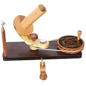Wollwickler Hind Handicrafts Handgefertigter Garnwickler Holz