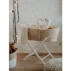 Moseskorb ahoj baby Babywiege mit Baby mit Ständer
