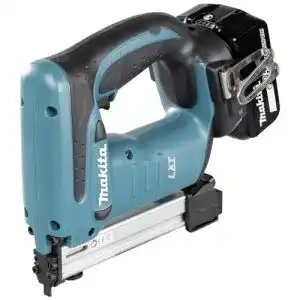 Akku-Tacker Makita 18 V / 5,0 Ah, 2 Akkus und Ladegerät