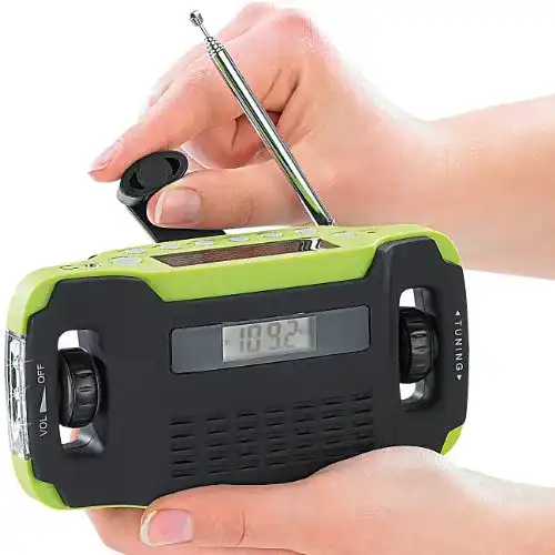 Kurbelradio infactory: Batteriefreies Solar- & Dynamo-Koffer-Radio