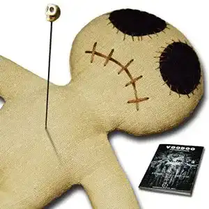 Voodoo-Puppe Unbekannt Dead Eye Doll raw mit Voodoo Nadel