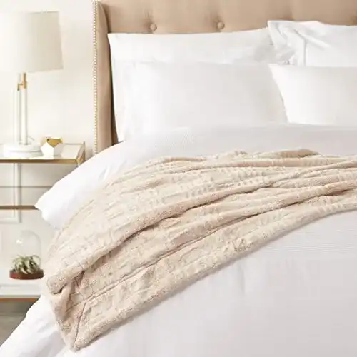 Felldecke Amazon Basics Kuscheldecke mit Kunstfell, 150 x 200 cm