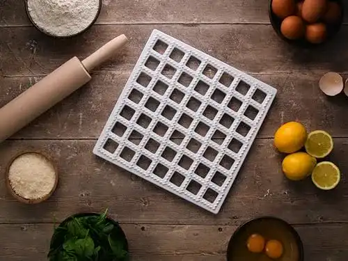 Raviolibrett JD Europe Ravioli-Form für 49 Ravioli